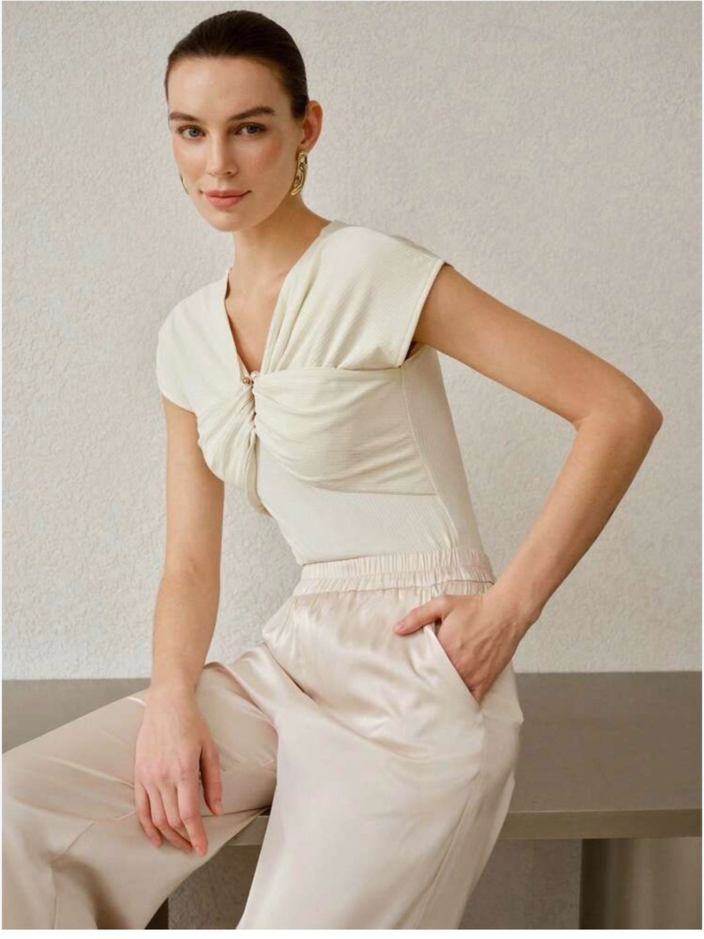 🧡 NICHOLAS  Twist-Front Cap Sleeve top cream